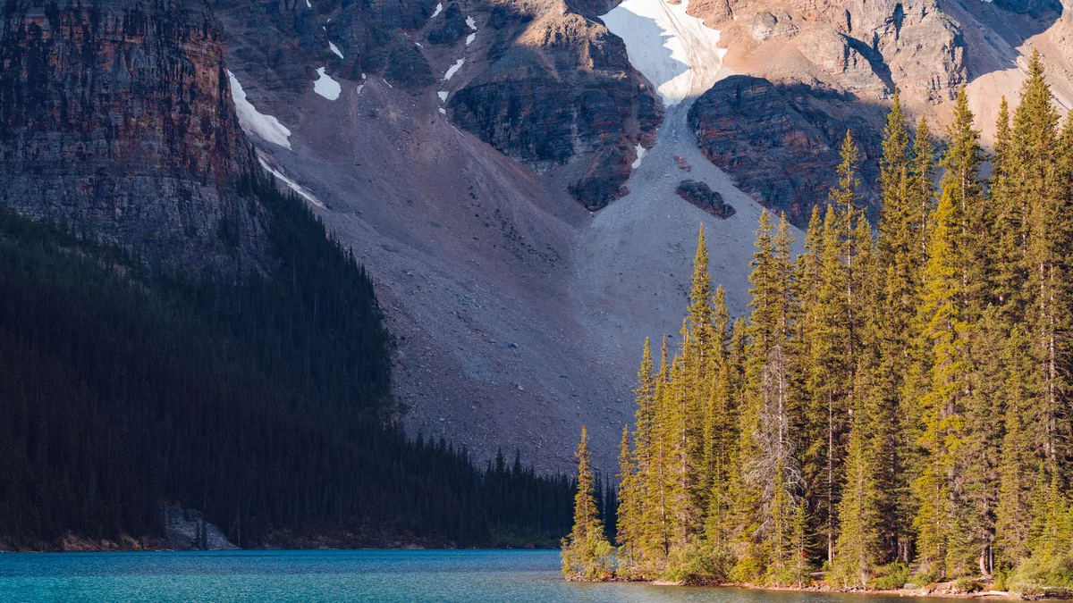 Travel scene in Canada, illustrating eSIM Canada Guide: Coverage, Networks, Setup and Costs