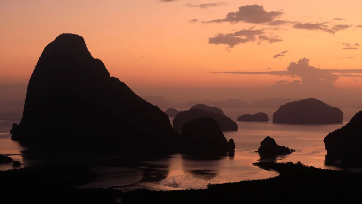 Travel scene in Thailand, illustrating luxury travel thailand esim