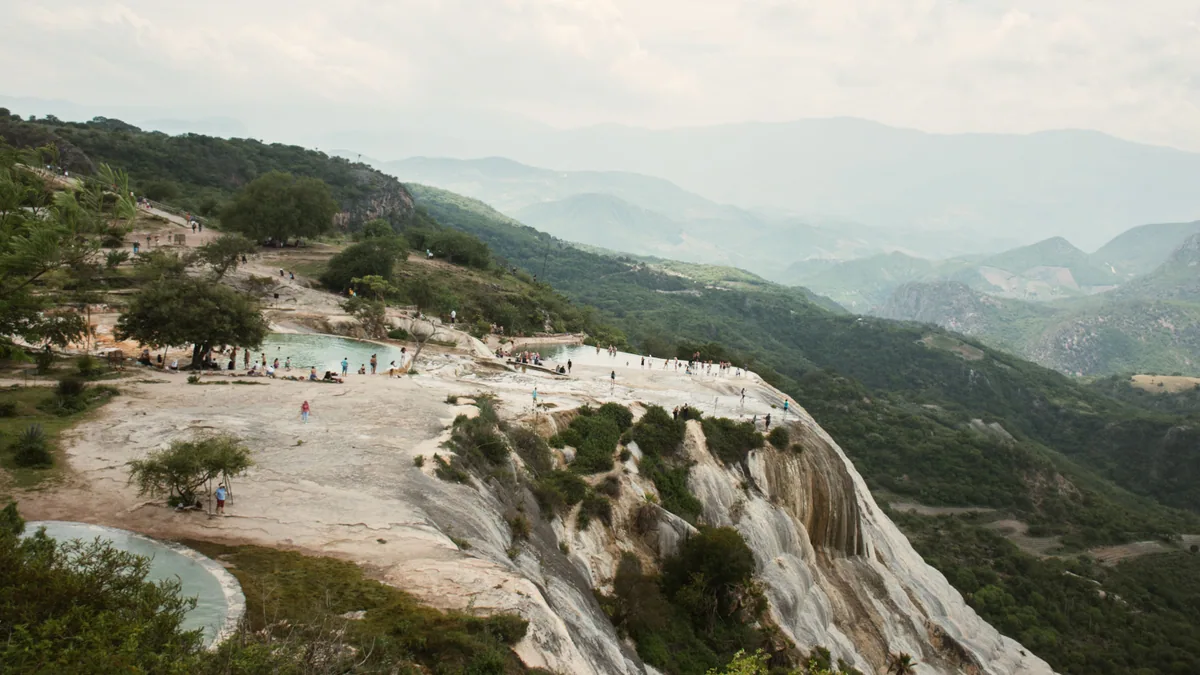 Travel scene in Mexico, illustrating Mexico Digital Nomad Guide: Wi-Fi, Coworking & Time Zones