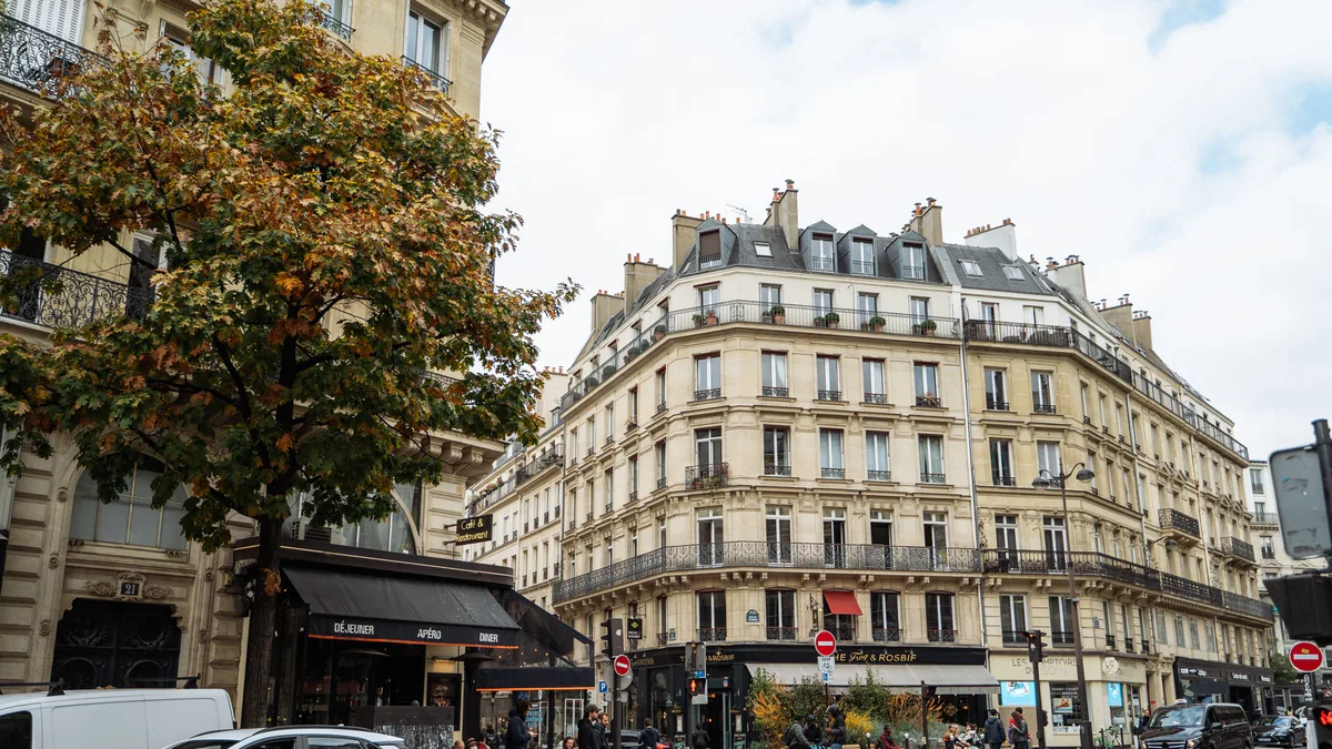Comparing the best eSIM France plans for a city trip