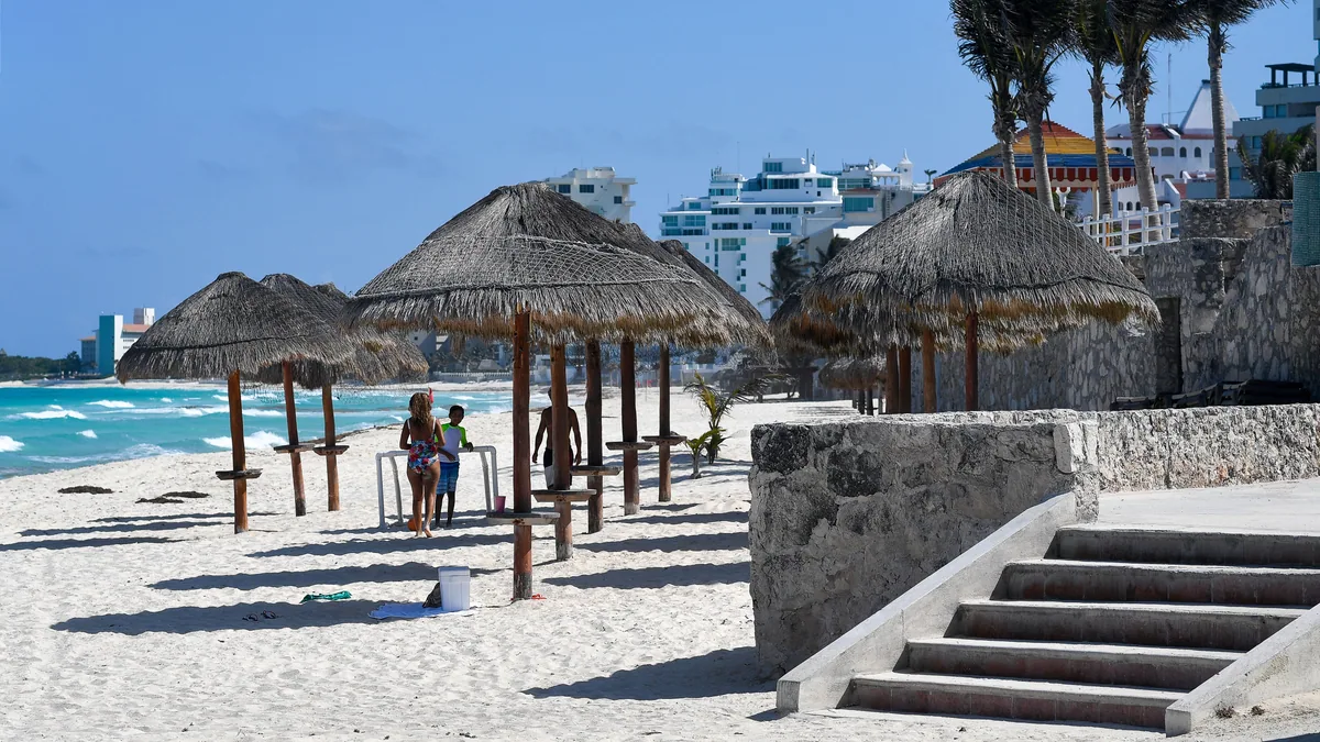 Cancun coastline where travellers rely on the best eSIM Mexico data plan